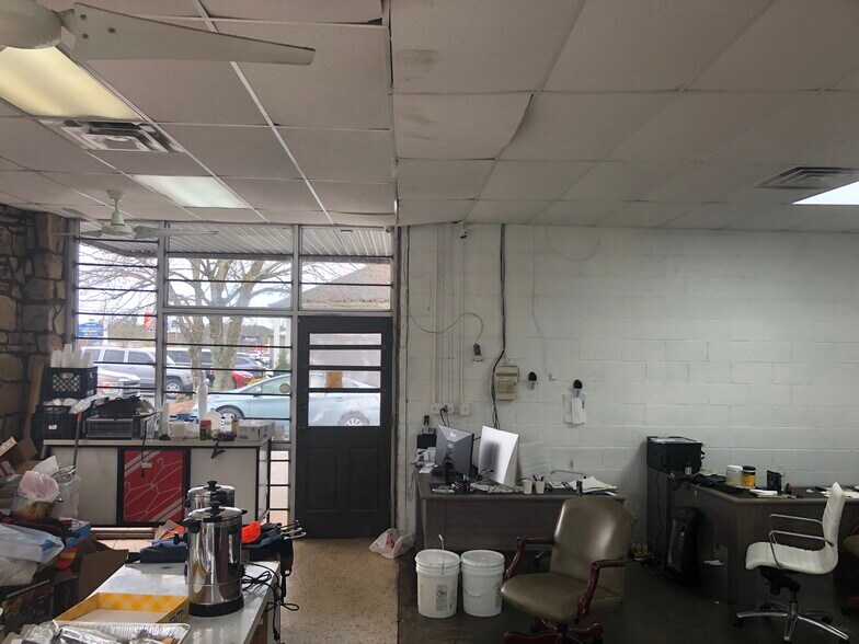 More Photos Of 2310 Lawrenceville Hwy, Decatur Freestanding For Lease
