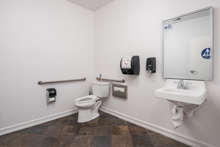 More Photos Of 365 W 2nd Ave, Escondido Loft Creative Space For Lease