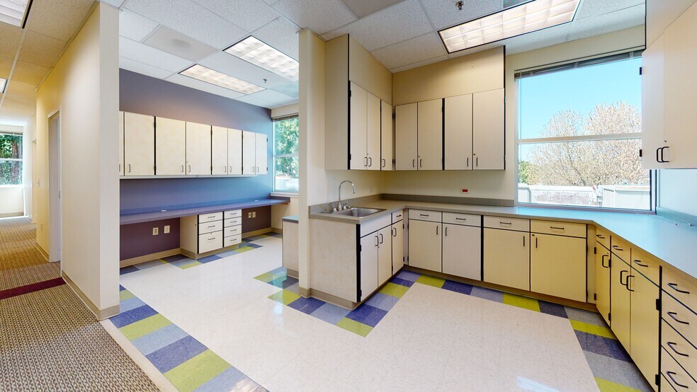 More Photos Of 693 Ray J. Glatt Cir, Woodburn Medical For Sale