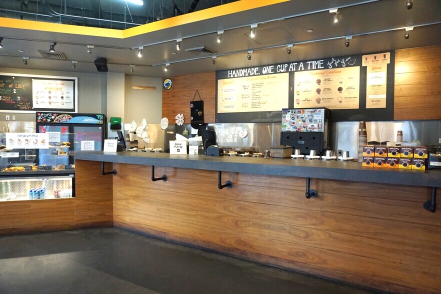 More Photos Of 525 Santa Monica Blvd, Santa Monica Apartments For Lease