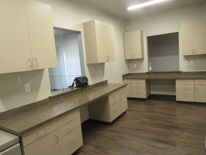 More Photos Of 595 W FM 120, Pottsboro Office For Lease