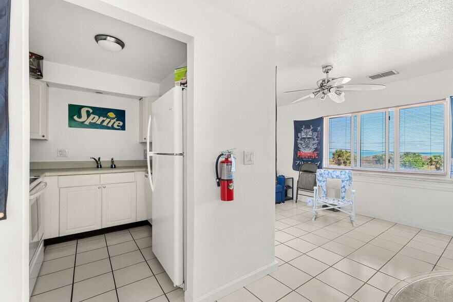 More Photos Of 1592 Jimmy Buffet Mem Hwy, Satellite Beach Office Residential For Sale