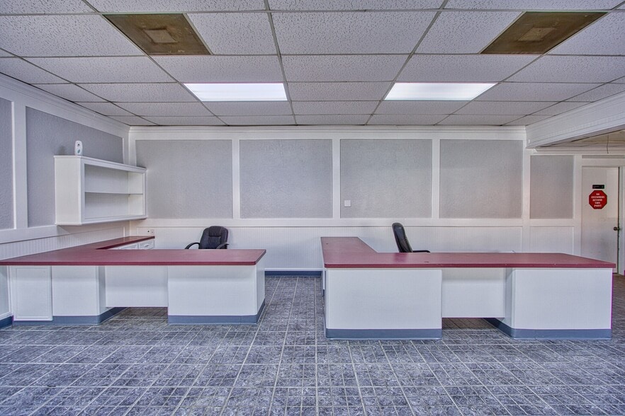 More Photos Of 11815 Misty Dr, Houston Light Manufacturing For Sale