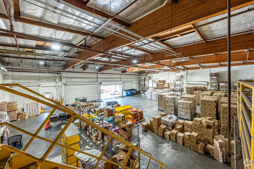 More Photos Of 1601 Perrino Pl, Los Angeles Manufacturing For Lease