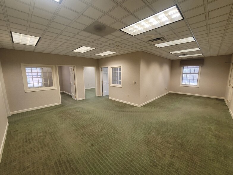 More Photos Of 1301 Eastchester Dr, High Point Office For Lease