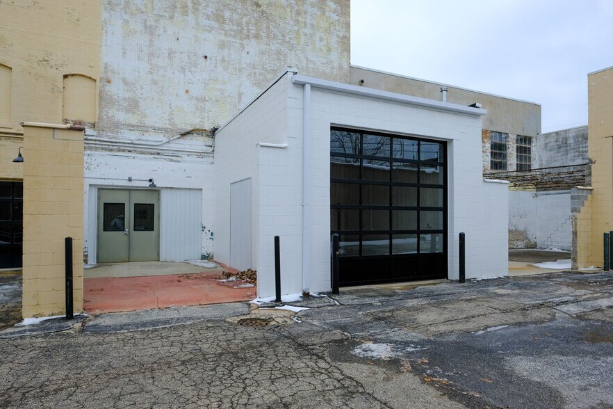 More Photos Of 408 W Main St, Benton Harbor Freestanding For Lease