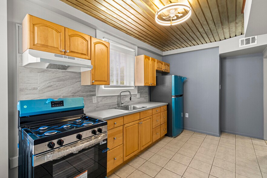 More Photos Of 5920 Chase Rd, Dearborn General Retail For Lease