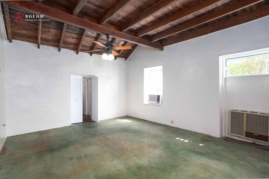 More Photos Of 514 Paris St, Castroville Storefront Retail Office For Sale