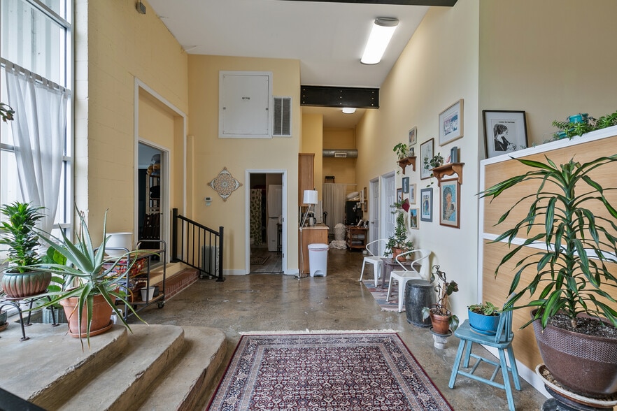 More Photos Of 1726 Altamont Ave, Richmond Warehouse For Lease