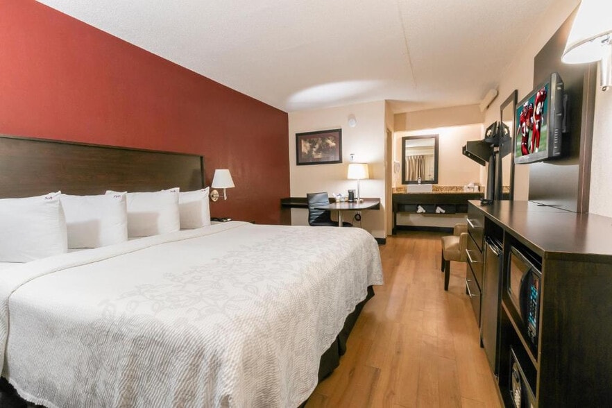More Photos Of 1813 Crestwood Blvd, Irondale Hotel For Sale