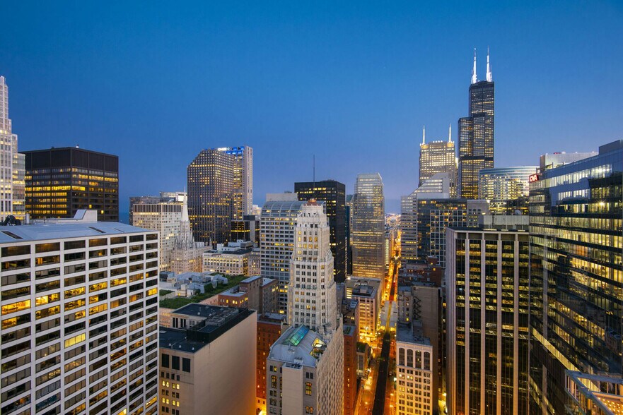 More Photos Of 210 N Wells St, Chicago Apartments For Lease