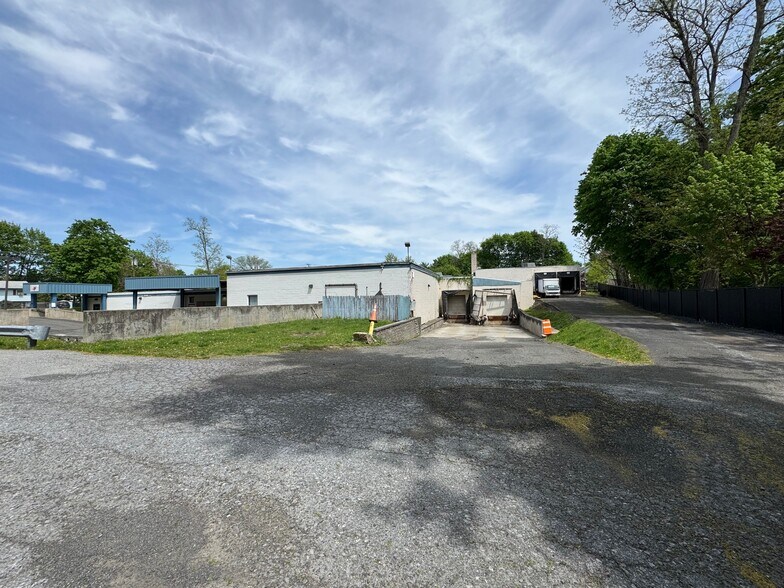 More Photos Of 195 Hudson St, Cornwall-on-Hudson Distribution For Lease