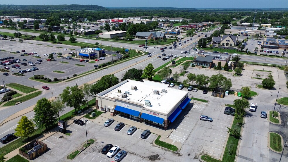 More Photos Of 1910-2040 W 31st St, Lawrence Unknown For Lease