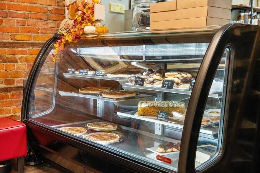 More Photos Of 110 S Lake St, Boyne City Restaurant For Sale