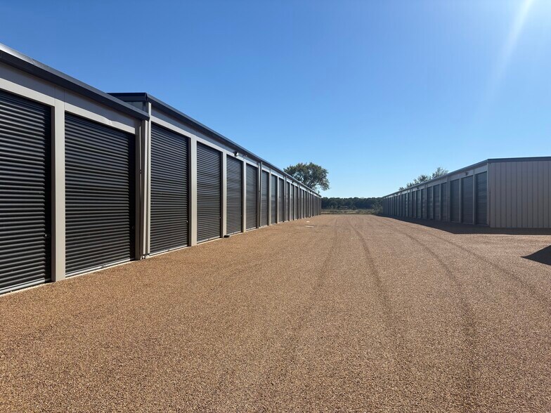 More Photos Of 7747 FM 897, Telephone Self Storage For Sale