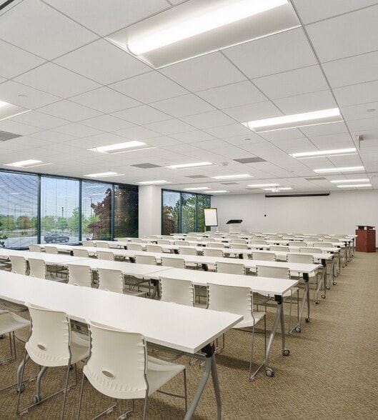 More Photos Of 1700 E Golf Rd, Schaumburg Office For Lease