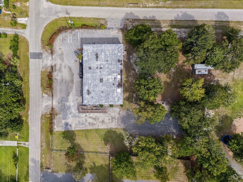 More Photos Of 30 Barber Rd, Macclenny Showroom For Sale