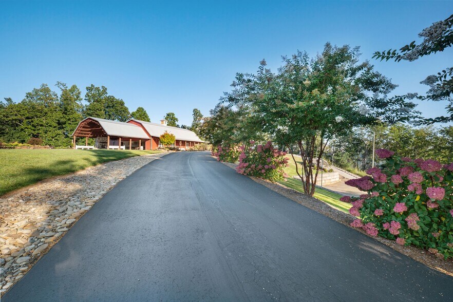 More Photos Of 6572 Burkemont Rd, Morganton Specialty For Sale