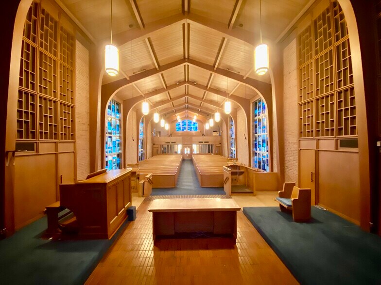 More Photos Of 660 Charbonier Rd, Florissant Religious Facility For Lease