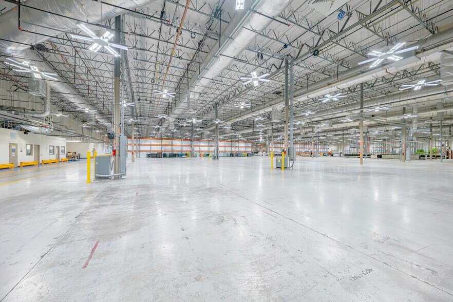 More Photos Of 2965 West Corporate Lakes Blvd, Weston Manufacturing For Lease