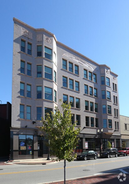 More Photos Of 25 S Grove Ave, Elgin Office For Lease