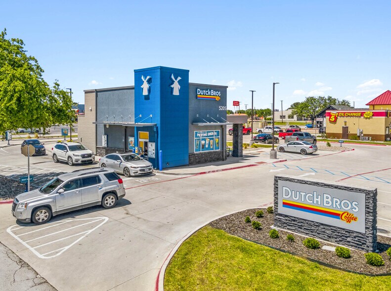 Primary Photo Of 5205 Rufe Snow Dr, North Richland Hills Freestanding For Sale