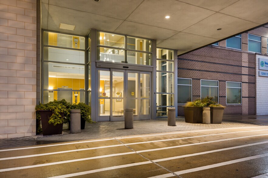 More Photos Of 12001 South Fwy, Burleson Medical For Lease