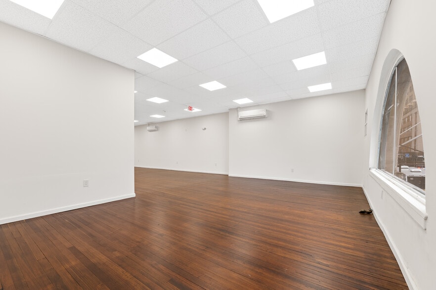 More Photos Of 48 Commerce St, Newark Office For Lease