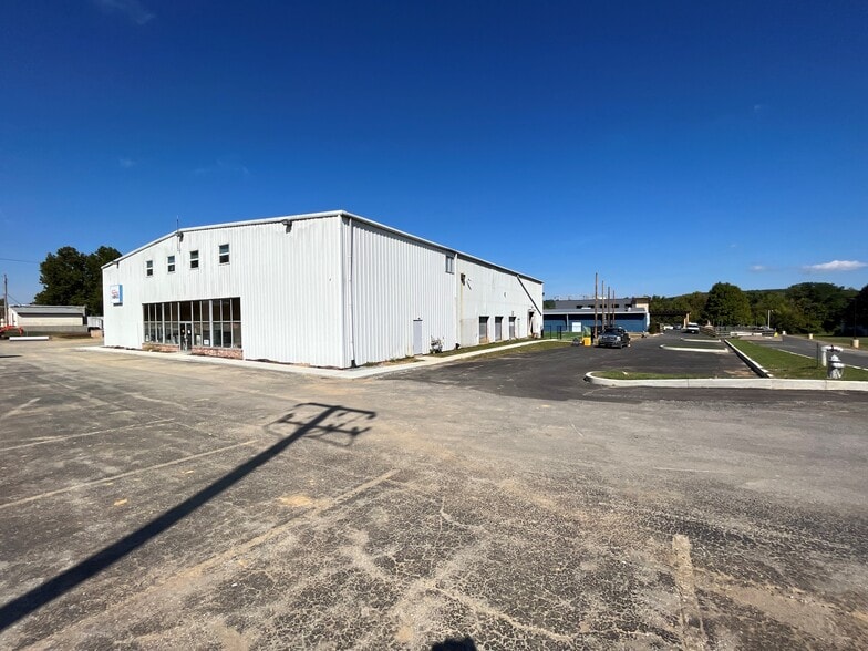 Primary Photo Of 4531 W Lincoln Hwy, Downingtown Sports And Entertainment For Lease