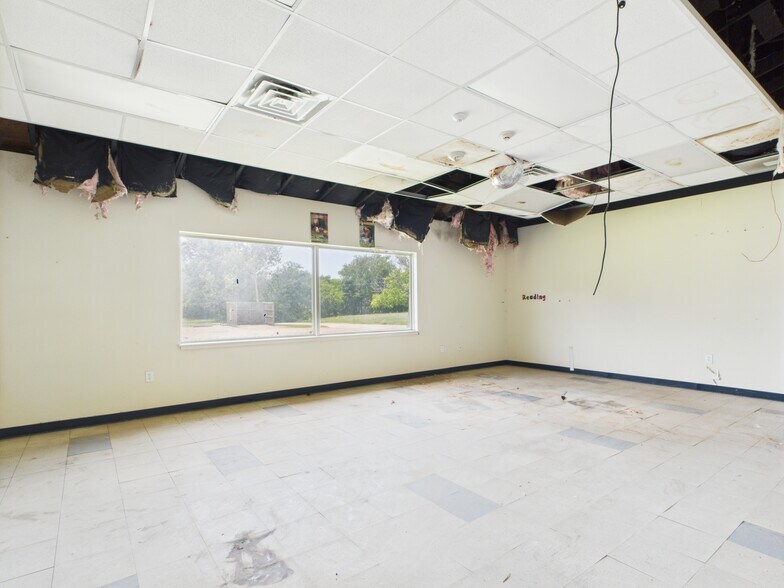 More Photos Of 5021 Stanley Ave, Fort Worth Flex For Lease