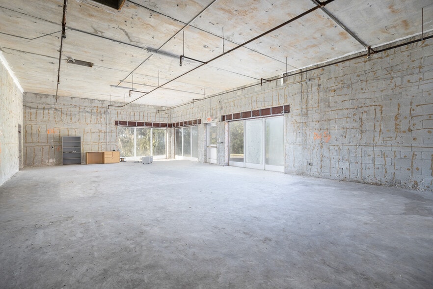 More Photos Of 4400 Dixie Hwy NE, Palm Bay Schools For Sale