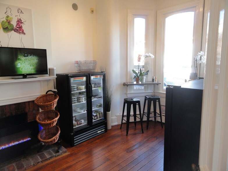 More Photos Of 2902-2908 M St NW, Washington Unknown For Lease