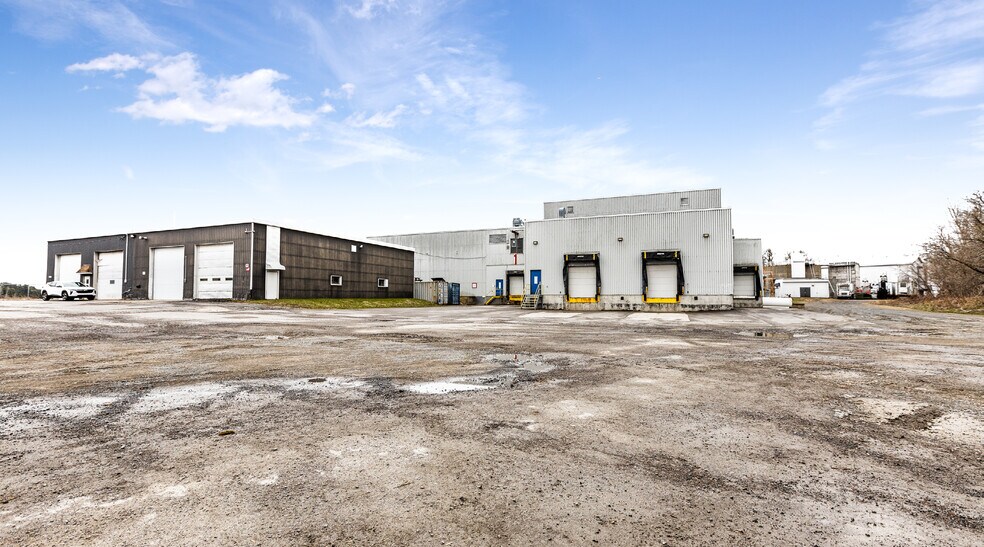 More Photos Of 212 Ch Du Canton S, Yamachiche Industrial For Sale