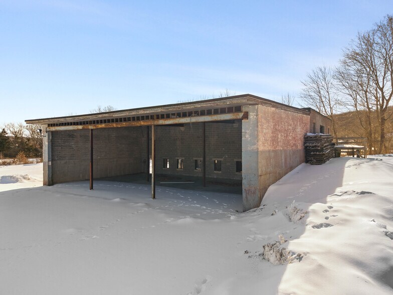 More Photos Of 45 Richards Grove Rd, Quaker Hill Service For Sale
