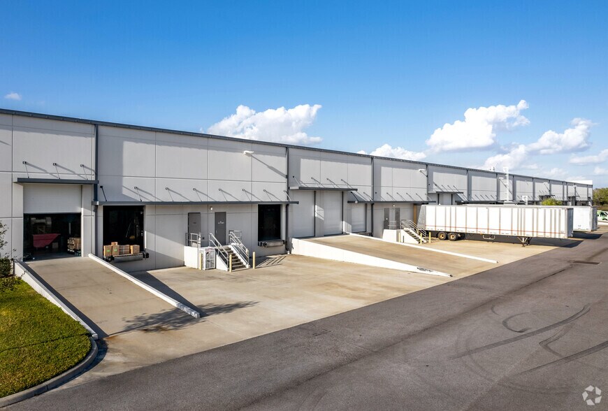 More Photos Of 3165 Lakewood Ranch Blvd, Bradenton Warehouse For Lease