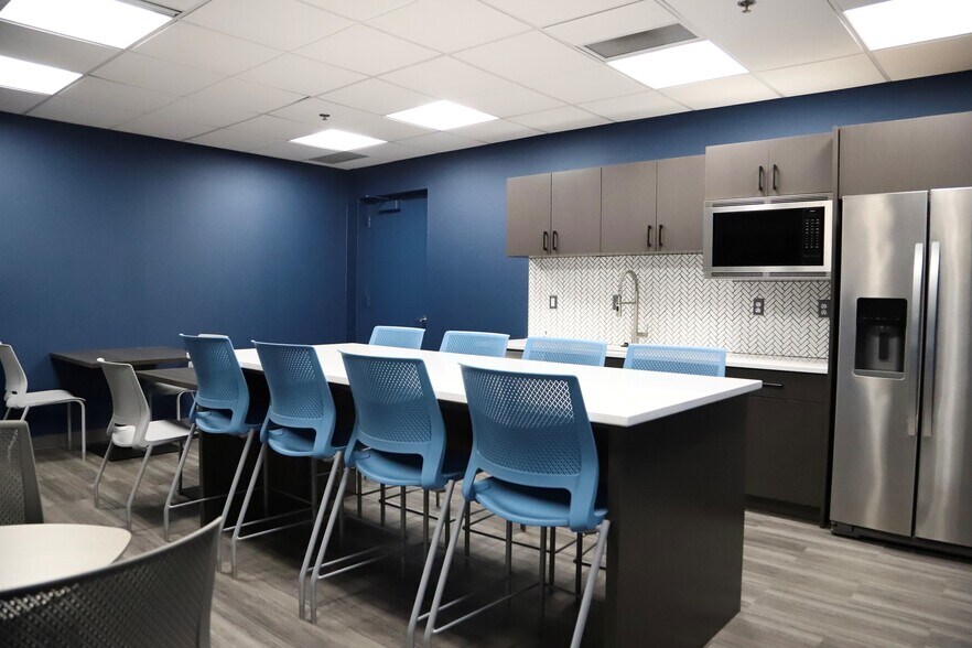 More Photos Of 755 W Big Beaver Rd, Troy Coworking Space