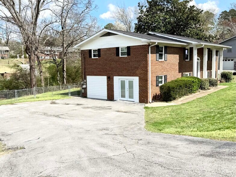 More Photos Of 7111 E Brainerd Rd, Chattanooga Loft Creative Space For Lease