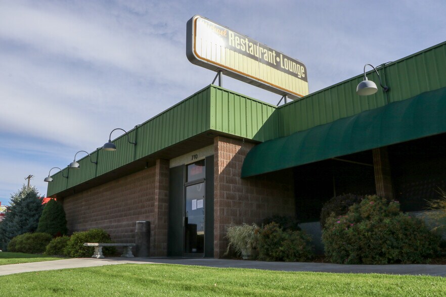 More Photos Of 710 S Columbia Ave, Connell Restaurant For Sale