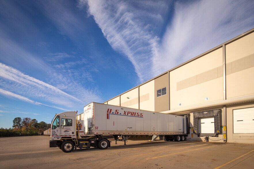 More Photos Of 2000 Logistics Center Dr, Fairburn Distribution For Lease
