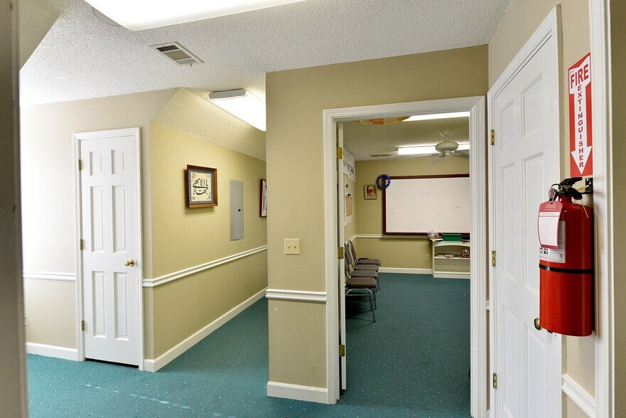 More Photos Of 2601 Sandy Plains Rd, Marietta Office For Sale