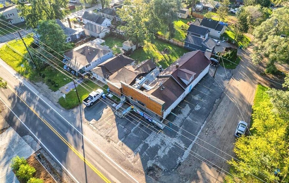More Photos Of 1209 W Oakley Park Rd, Wolverine Lake Apartments For Sale