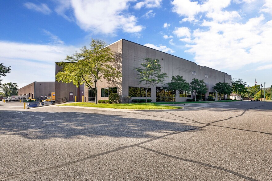 More Photos Of 5500-5534 Lakeland Ave, Crystal Warehouse For Lease