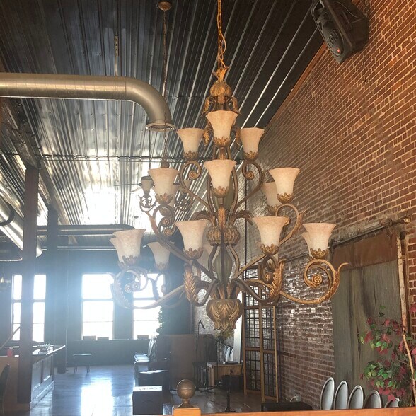 More Photos Of 104 N Market St, Gallatin General Retail For Sale