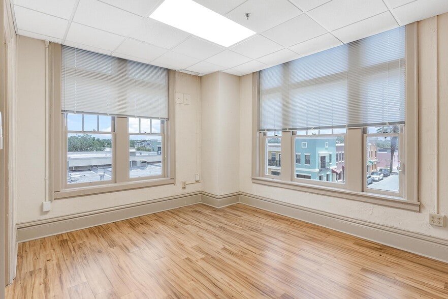More Photos Of 410 W Main St, Leesburg Office For Lease
