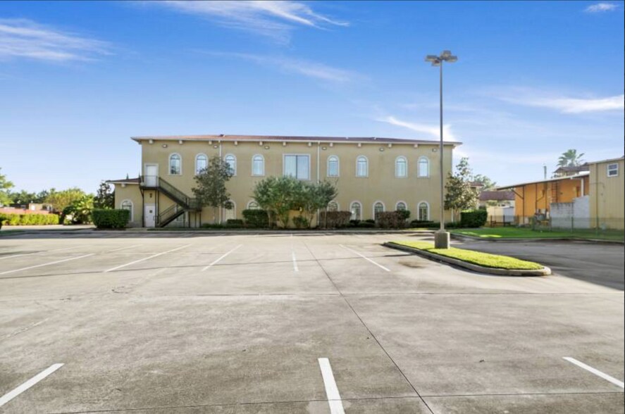 More Photos Of 21720 Highland Knolls Dr, Katy Freestanding For Lease