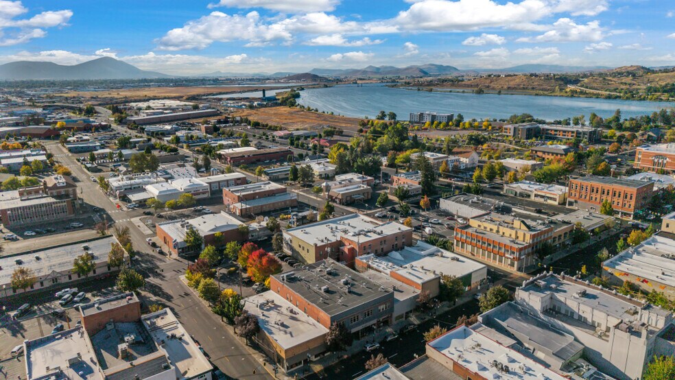 More Photos Of 125 S 6th St, Klamath Falls Flex For Sale