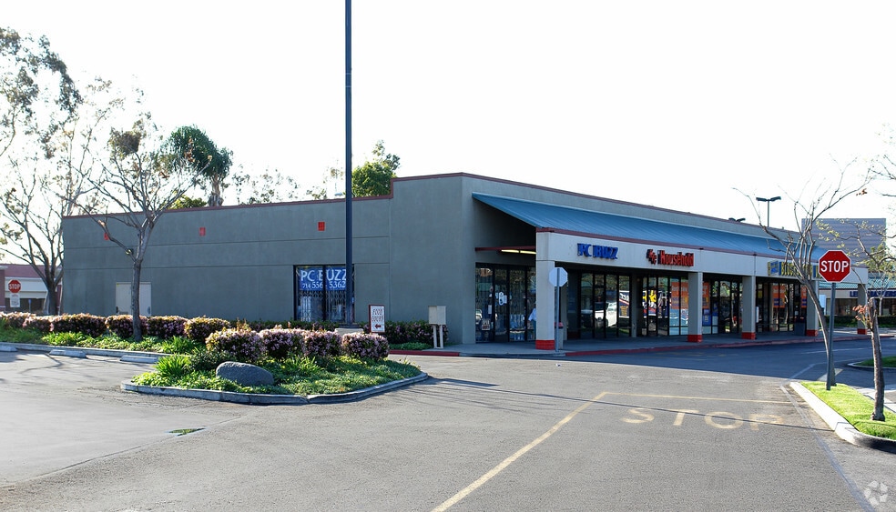 More Photos Of 3370-3400 S Bristol St, Santa Ana Freestanding For Lease