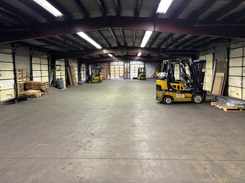 More Photos Of 926 N Front St, New Ulm Industrial For Sale