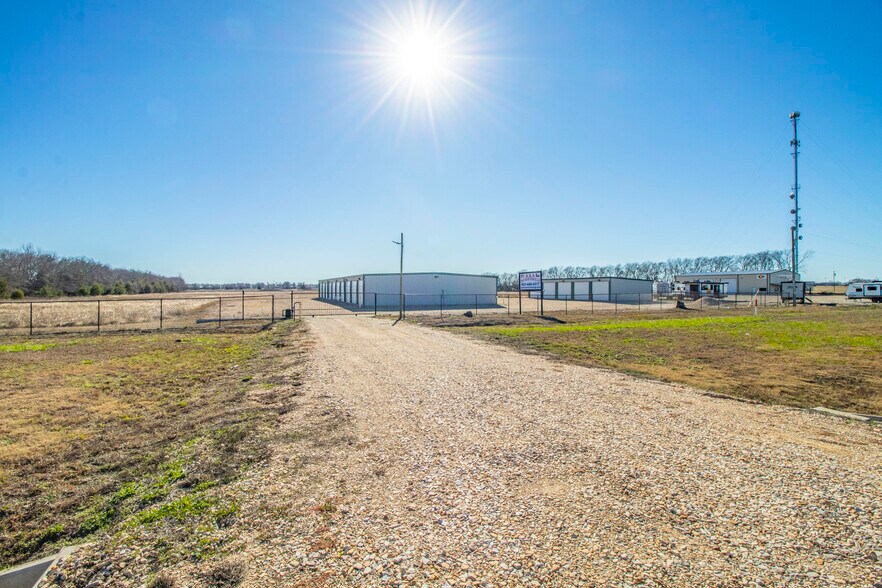 More Photos Of 17838 US-82 Hwy, Honey Grove Specialty For Sale