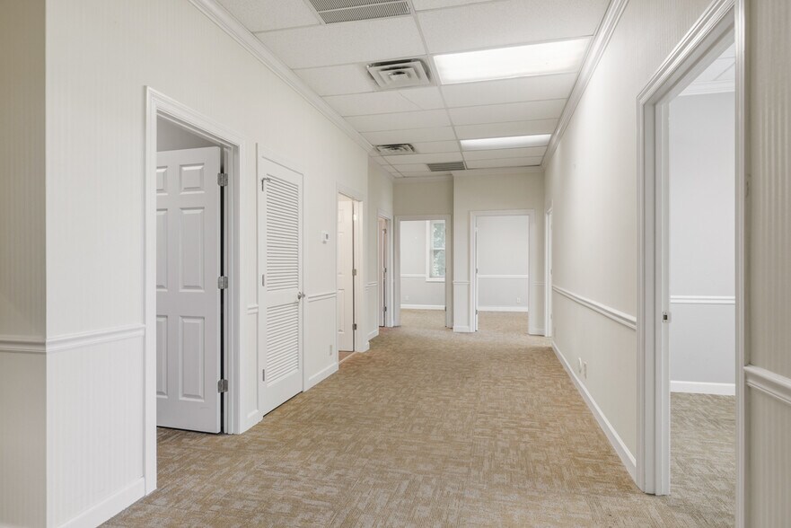 More Photos Of 133 Indian Lake Rd, Hendersonville Office For Lease